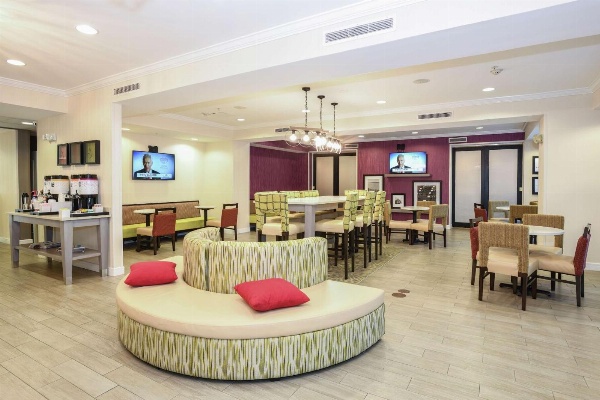 Hampton Inn By Hilton Jacksonville East Regency Square image 3