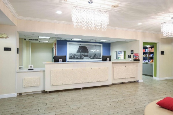 Hampton Inn By Hilton Jacksonville East Regency Square image 4